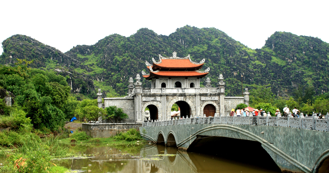 Hoa Lu  - Hang Mua – Tam Coc Day Tour